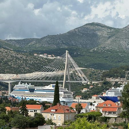 Cruise Ship Bridge View Apartment Luka Dubrovnik Buitenkant foto